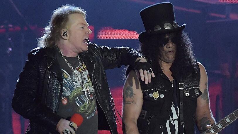 Axl Rose (li.) kommt mit Guns N' Roses im Juli nach Deutschland.