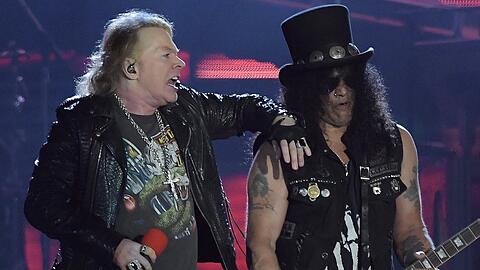 Axl Rose (li.) kommt mit Guns N' Roses im Juli nach Deutschland.