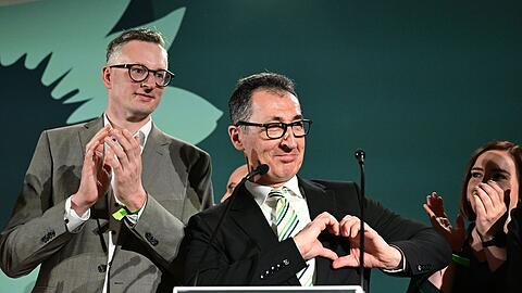 Gr&uuml;nen-Kandidat &Ouml;zdemir bot noch am Wahlabend der CDU eine erneute Zusammenarbeit an.