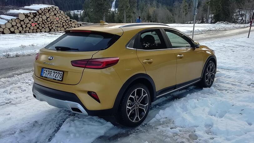 Zu einem echten Crossover gehört auch ein klein bisschen SUV-Design dazu.