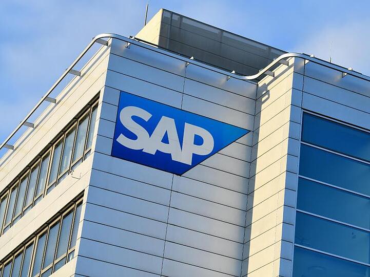 Unter die wertvollsten 100 Firmen schaffen es der Studie zufolge nur der Softwarekonzern SAP auf Platz 51 mit einem Börsenwert von 160 Milliarden Dollar.