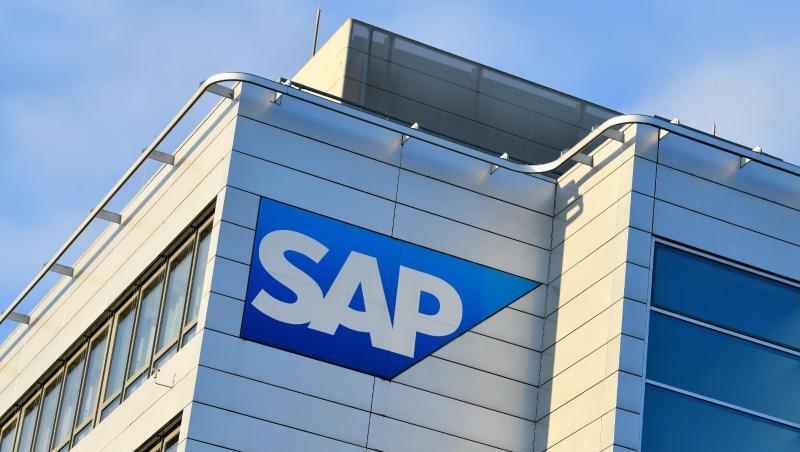 Unter die wertvollsten 100 Firmen schaffen es der Studie zufolge nur der Softwarekonzern SAP auf Platz 51 mit einem Börsenwert von 160 Milliarden Dollar. Unter die wertvollsten 100 Firmen schaffen es der Studie zufolge nur der Softwarekonzern SAP auf Platz 51 mit einem Börsenwert von 160 Milliarden Dollar.