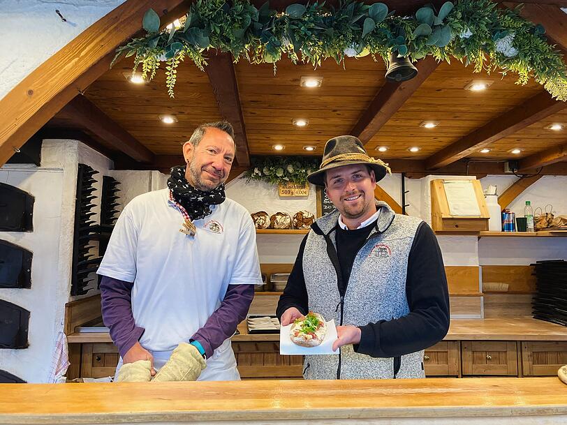 Roman Ziegler (r.) und Randy W. mögen das traditionelle Flair auf der Oidn Wiesn.