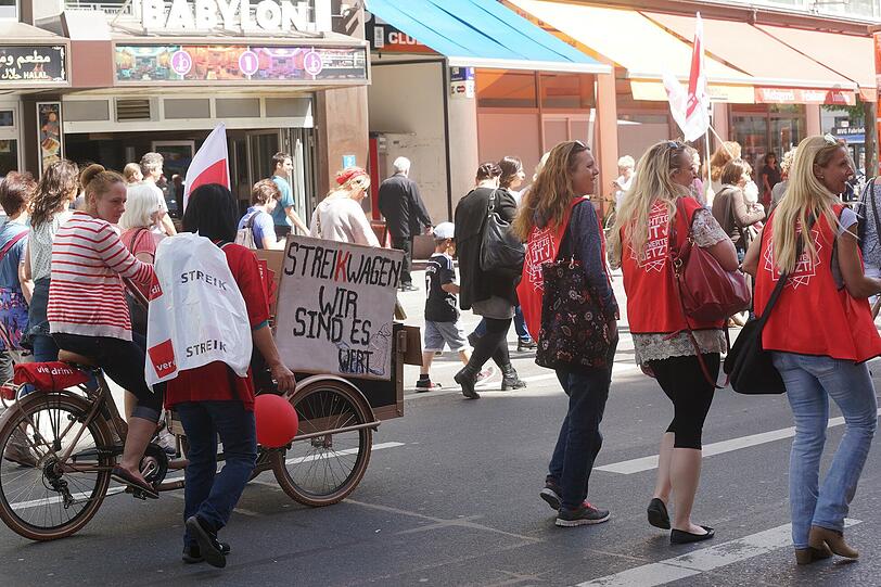 Weitere Bilder der Demonstration der Erzieherinnen und Erzieher am Montag in München