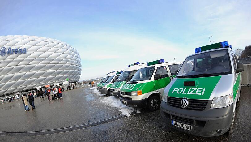 Die Polizei wird heute Abend beim Spiel Deutschland gegen Italien verstärkt präsent sein. Die Polizei wird heute Abend beim Spiel Deutschland gegen Italien verstärkt präsent sein.