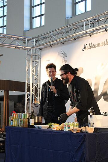 Grüne Mode, Bio-Produkte und veganes Live-Kochen: Beim "Heldenmarkt" dreht sich alles um Nachhaltigkeit.