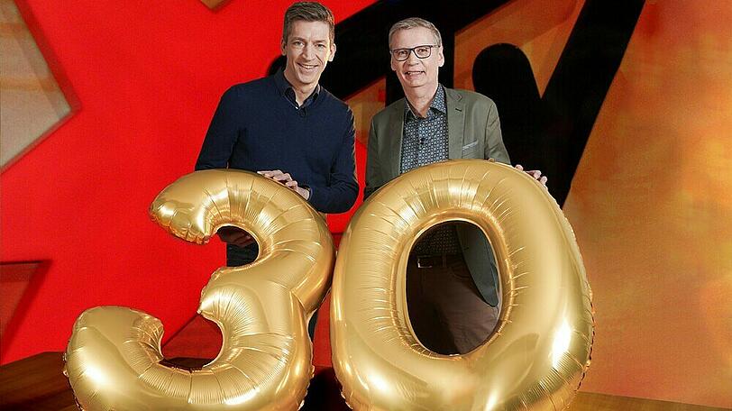 Steffen Hallaschka (l.) und Günther Jauch präsentieren die "stern TV"-Jubiläumssendung.
