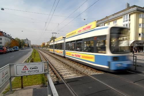 Tram in München: In Geiselgasteig und Giesing wurden am Dienstag zwei Frauen verletzt.