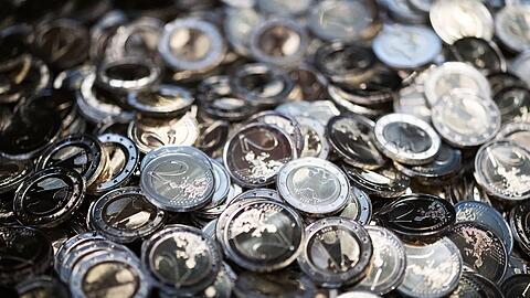 Gemessen an der Zahl der Transaktionen ist Bargeld noch immer die beliebteste Zahlungsart. (Symbolbild)