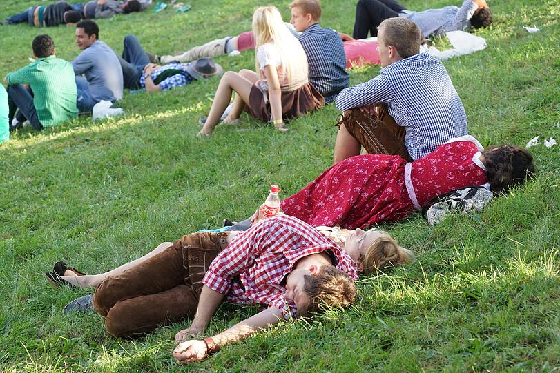 Auch der sogenannte "Kotzhügel" war bereits am Nachmittag stark frequentiert.