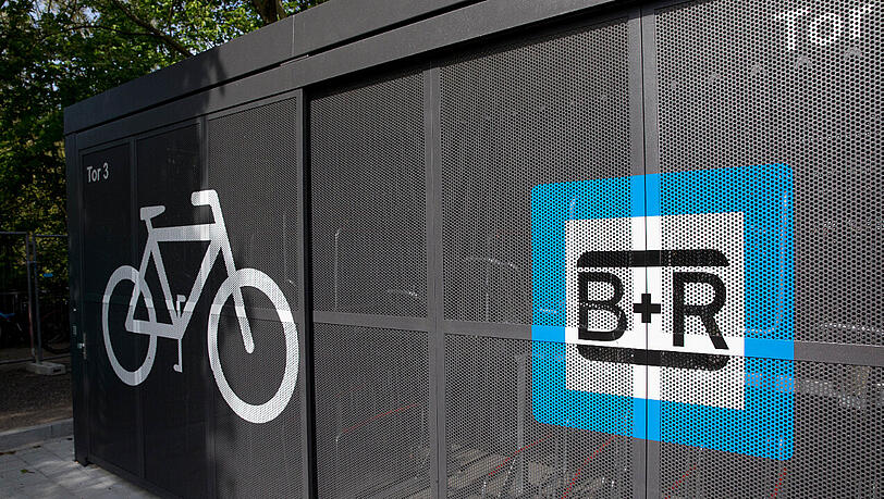 Bike and Ride-Anlagen gibt es nicht überall: Fahrrad-Pendlern stehen an deutschen Bahnhöfen oft nur mangelhafte Radstellplätze zur Verfügung.