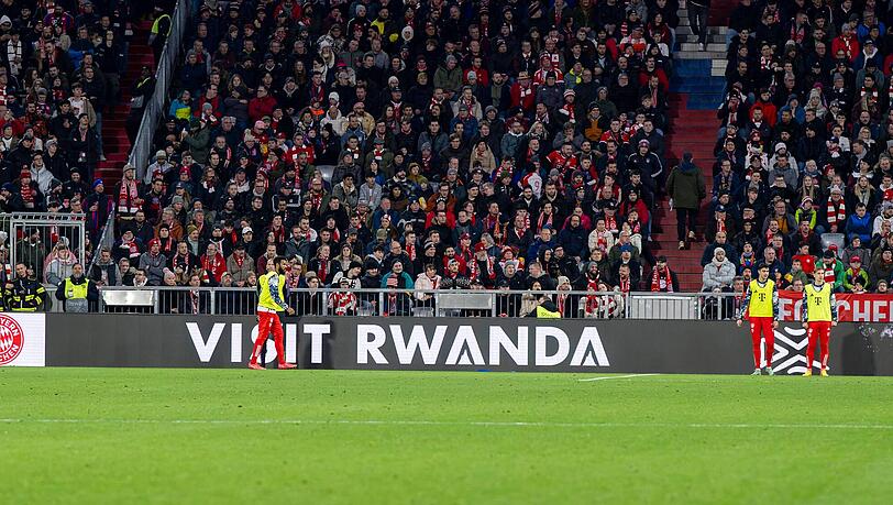 Die Tourismus-Marke "Visit Rwanda" wirbt seit 2023 mit großen Werbebannern in der Allianz Arena. (Archivbild)