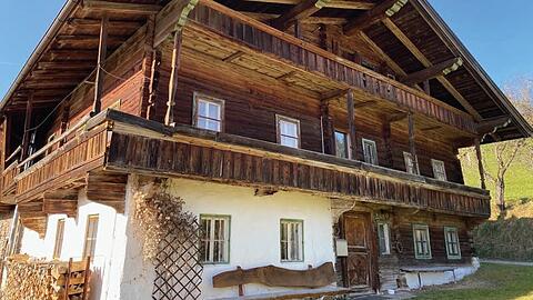 Dieses historische Bauernhaus steht zum Verkauf - ohne Grundstück.