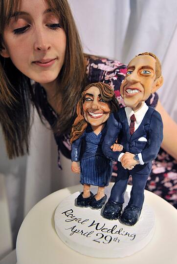 Auch der Tortenschmuck ist selbstredend ganz Kate und William gewidmet.