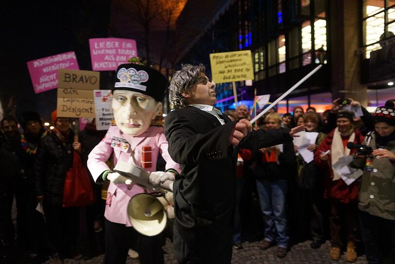 Am Gasteig bekundeten 250 Menschen gestern Abend ihren Protest gegen Valery Gergiev.