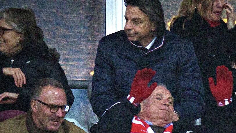 Vom Gerichtssaal in die Allianz Arena: Uli Hoeneß verfolgt am Dienstagabend das Champions-League-Spiel des FC Bayern gegen den FC Arsenal London. Die Bilder. Vom Gerichtssaal in die Allianz Arena: Uli Hoeneß verfolgt am Dienstagabend das Champions-League-Spiel des FC Bayern gegen den FC Arsenal London. Die Bilder.