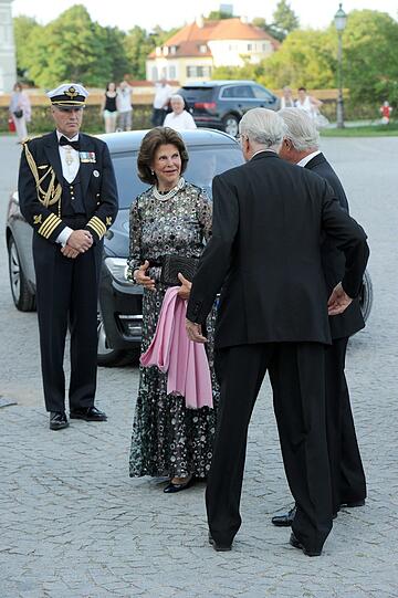 König Carl Gustaf und Königin Silvia bei der Ankunft am Samstag auf Schloss Nymphenburg.