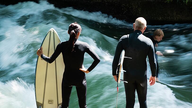 Surfer am Eisbach in München