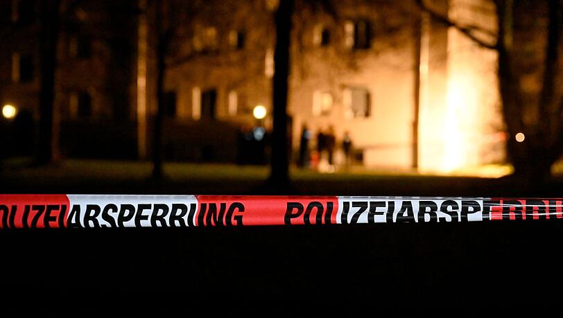 Polizisten fanden die leblose Frau.