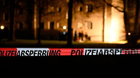 Polizisten fanden die leblose Frau.