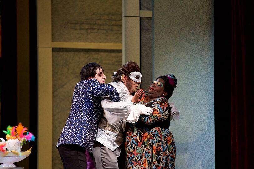Hans Werner Henzes "Der junge Lord" in der Inszenierung von Brigitte Fassbaender im Gärtnerplatztheater.