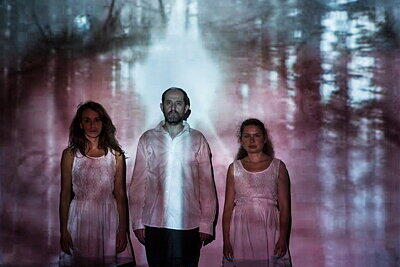 Juliana Lorenzi Barreto, Martin Weidmann und Gabriele Weller in "Freigeist".