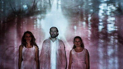 Juliana Lorenzi Barreto, Martin Weidmann und Gabriele Weller in "Freigeist". Juliana Lorenzi Barreto, Martin Weidmann und Gabriele Weller in "Freigeist".