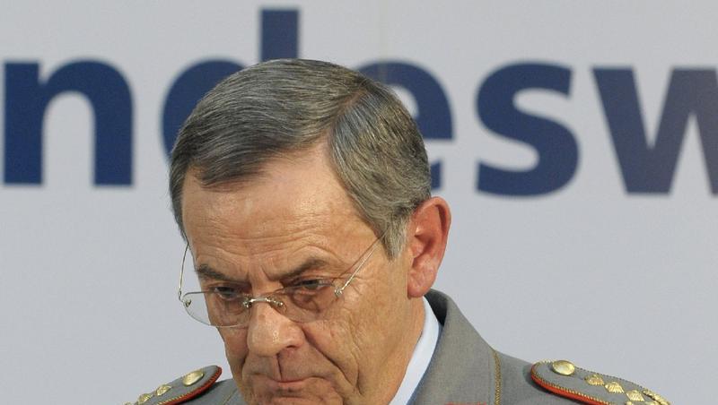 Zurückgetreten: Der Generalinspekteur der Bundeswehr, Wolfgang Schneiderhan, übernahm die Verantwortung für die Informationspanne. (Archivfoto) Zurückgetreten: Der Generalinspekteur der Bundeswehr, Wolfgang Schneiderhan, übernahm die Verantwortung für die Informationspanne. (Archivfoto)