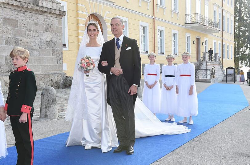 Traumhochzeit am Tegernsee - klicken Sie sich durch die Bilder der adeligen Vermählung von Sophie Herzogin von Württemberg und ihrem Comte Maximilien d&rsquo;Andigné!