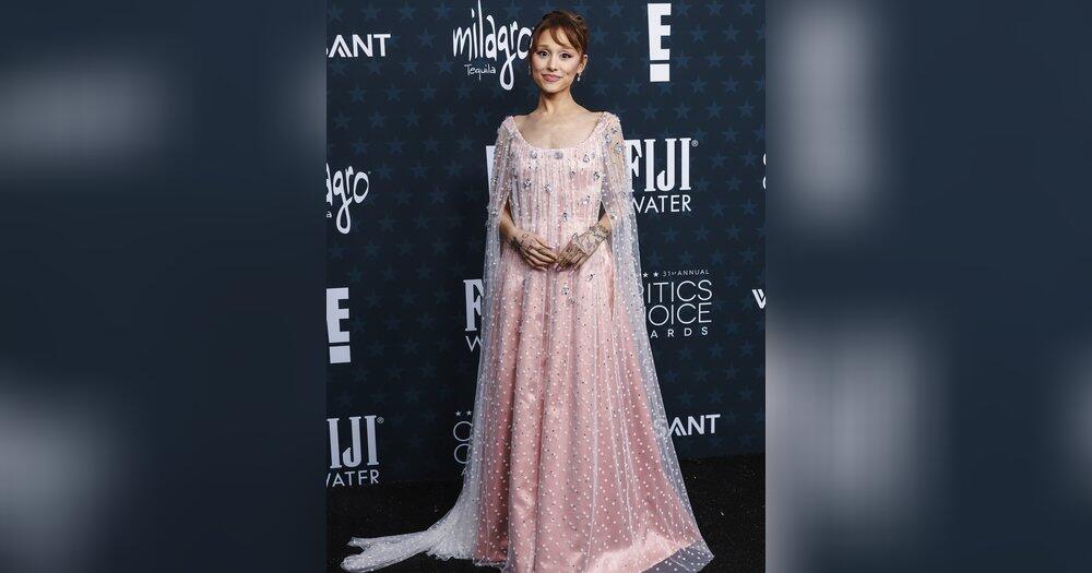 Critics-Choice-Awards-Ariana-Grande-verzaubert-als-Glinda