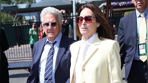 Dustin Hoffman und seine Frau Lisa lassen sich auch das Finale nicht entgehen. Sie besuchten bereits zusammen die M&auml;nner-Halbfinals.