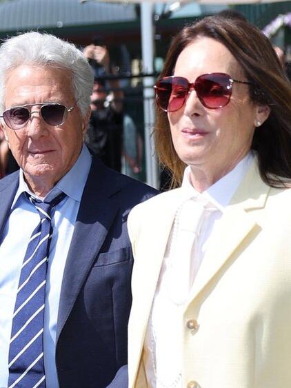 Dustin Hoffman und seine Frau Lisa lassen sich auch das Finale nicht entgehen. Sie besuchten bereits zusammen die M&auml;nner-Halbfinals.