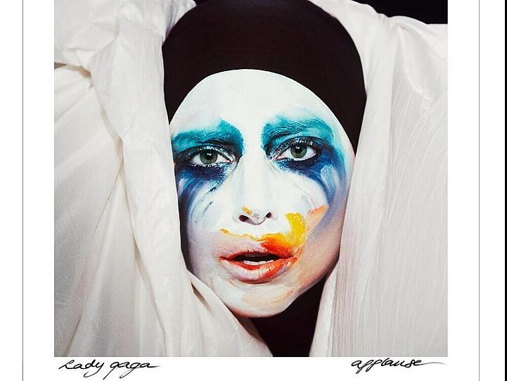 Die bitteren Tränen eines Clowns? Lady Gagas neue Single "Applause"