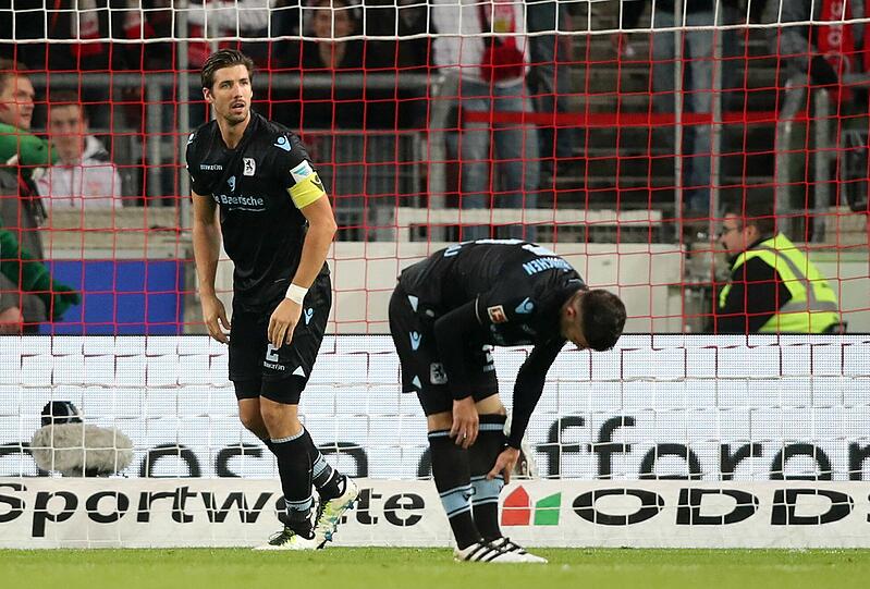 JAN MAUERSBERGER: NOTE 5. Seit Wochen schon ist er weder gewünschter Stabilisator noch souveräner Spielführer. Sein Rückpass-Patzer wurde nicht bestraft.