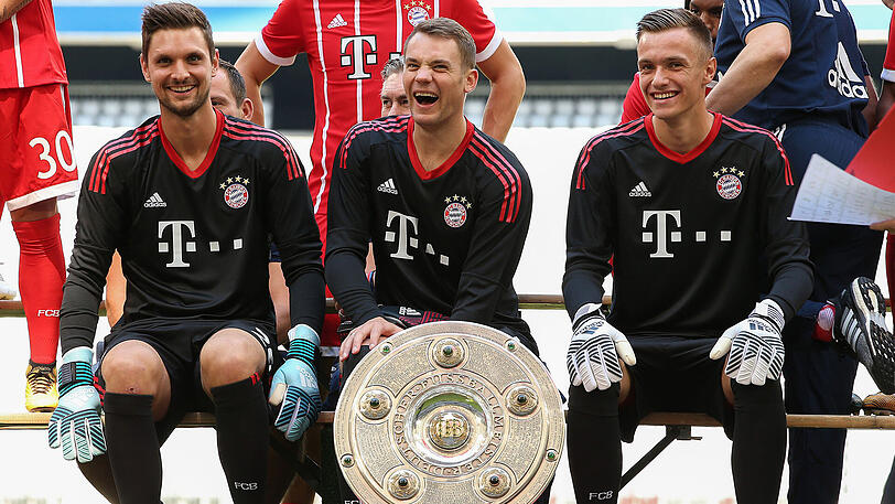 Manuel Neuer (Mitte) mit seinen Torwart-Kollegen Sven Ulreich (links) und Christian Früchtl.