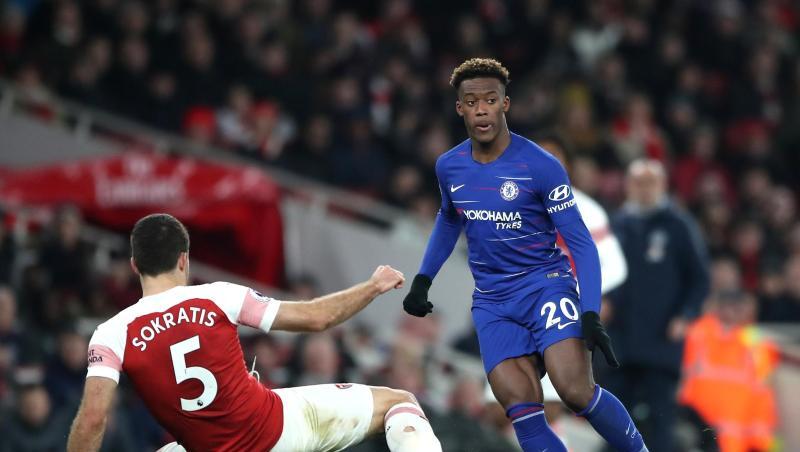 Arsenals Sokratis Papastathopoulos (l.) gegen Chelseas Callum Hudson-Odoi. Arsenals Sokratis Papastathopoulos (l.) gegen Chelseas Callum Hudson-Odoi.