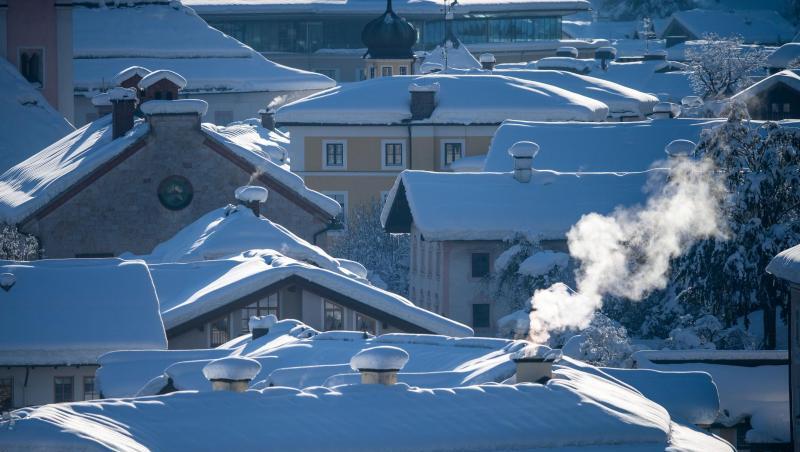 Die heftigen Schneefälle der vergangenen Tage halten in Südbayern weiter die Einsatzkräfte in Atem und neuer Schnee ist bereits im Anmarsch. Die heftigen Schneefälle der vergangenen Tage halten in Südbayern weiter die Einsatzkräfte in Atem und neuer Schnee ist bereits im Anmarsch.