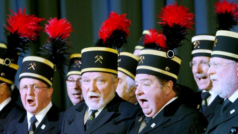 Der Ruhrkohlechor singt auf Zeche Zollverein ein Bergmannslied. Der Ruhrkohlechor singt auf Zeche Zollverein ein Bergmannslied.