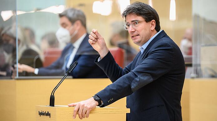 Florian von Brunn übt heftige Kritik an der Staatsregierung.