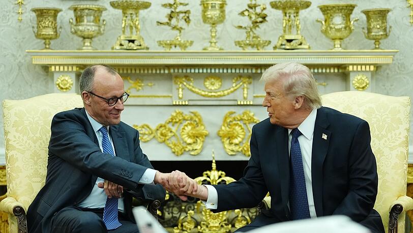 Bundeskanzler Merz (l.) ist von US-Präsident Trump empfangen worden. Bundeskanzler Merz (l.) ist von US-Präsident Trump empfangen worden.