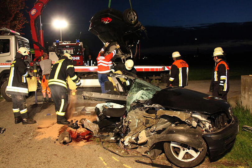 Unfall mit tödlichem Ausgang im Landkreis Mühldorf. Die Bilder vom Horror-Crash.