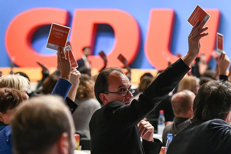 CDU-Delegierte bei der Abstimmung.