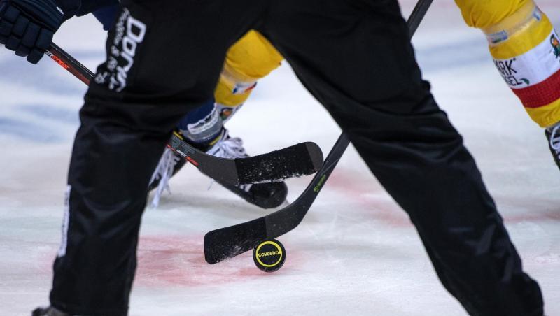 Ein Eishockey-Spiel. Foto: Bernd Thissen/dpa/Symbolbild Ein Eishockey-Spiel. Foto: Bernd Thissen/dpa/Symbolbild