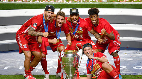 Jubelnde Bayern-Franzosen nach dem Champions-League-Titel: Lucas Hernández (v.l.), Benjamin Pavard, Corentin Tolisso, Kingsley Coman und Michael Cuisance (liegend).