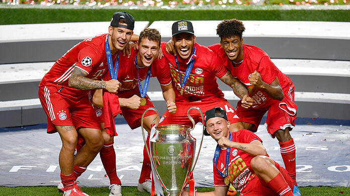 Jubelnde Bayern-Franzosen nach dem Champions-League-Titel: Lucas Hernández (v.l.), Benjamin Pavard, Corentin Tolisso, Kingsley Coman und Michael Cuisance (liegend).