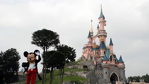In einem rätselhaften Fall um eine wohl vorgetäuschte Kinderhochzeit im Disneyland Paris ermittelt die französische Justiz. (Archivbild)