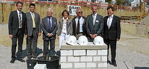 Zufriedene Gesichter - bei der Grundsteinlegung der "Lichtblicke" in den Isargärten Thalkirchen.
