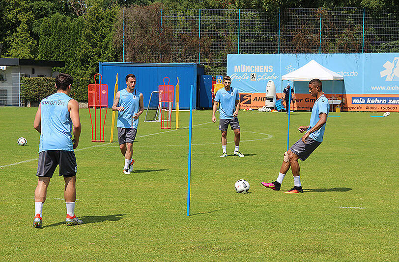 Am Samstag startete der TSV 1860 München ganz offiziell in die neue Saison. Klicken Sie sich durch die Bilder des Traningsauftakts mit dem neuen Trainer Kosta Runjaic.