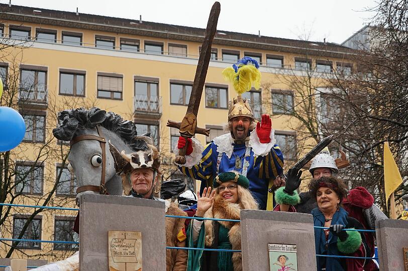 Kalt war's, aber lustig: So feierten die Damischen Ritter ihren Faschingsumzug in der Innenstadt. Die Bilder zum Durchklicken.
