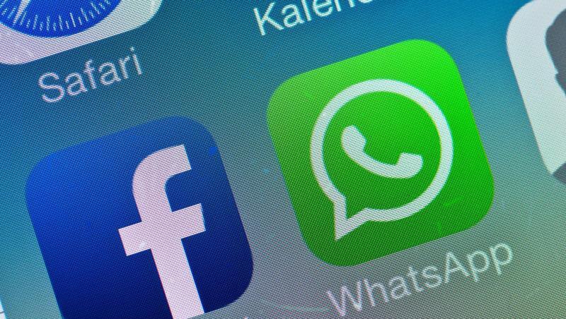 Das Logo von Facebook neben dem von WhatsApp auf einem Smartphone. Falschinformationen zum Coronavirus sollen auf der Plattform konsequent gelöscht werden. Das Logo von Facebook neben dem von WhatsApp auf einem Smartphone. Falschinformationen zum Coronavirus sollen auf der Plattform konsequent gelöscht werden.